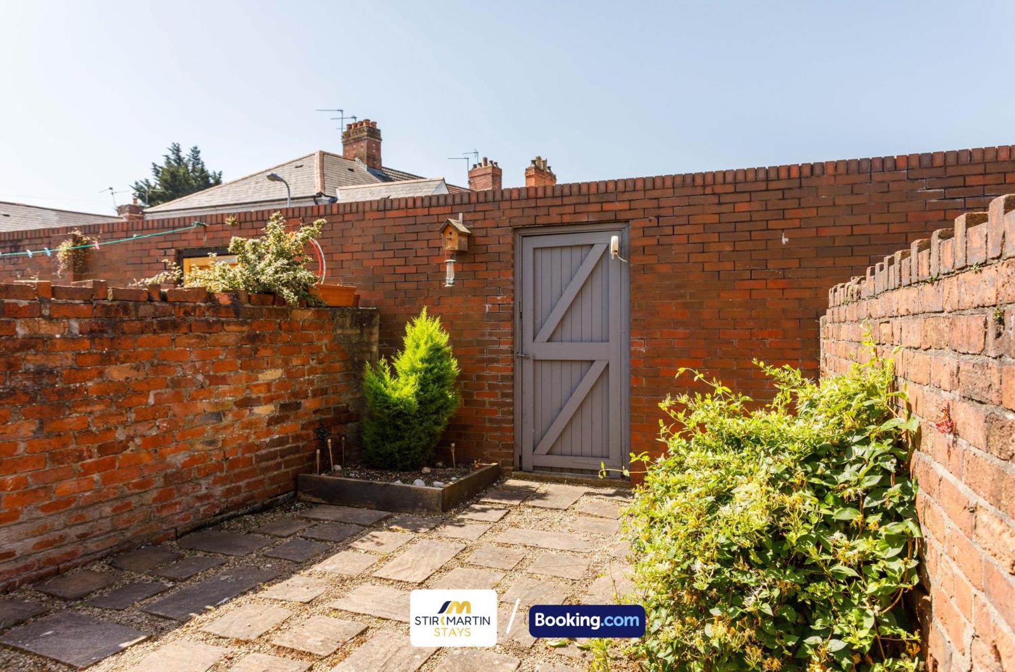 Comfy 3Bed House By Stirkmartin Stays Short Lets & Serviced Accommodation Cardiff With Free Parking & 8Mins To City Centre Экстерьер фото