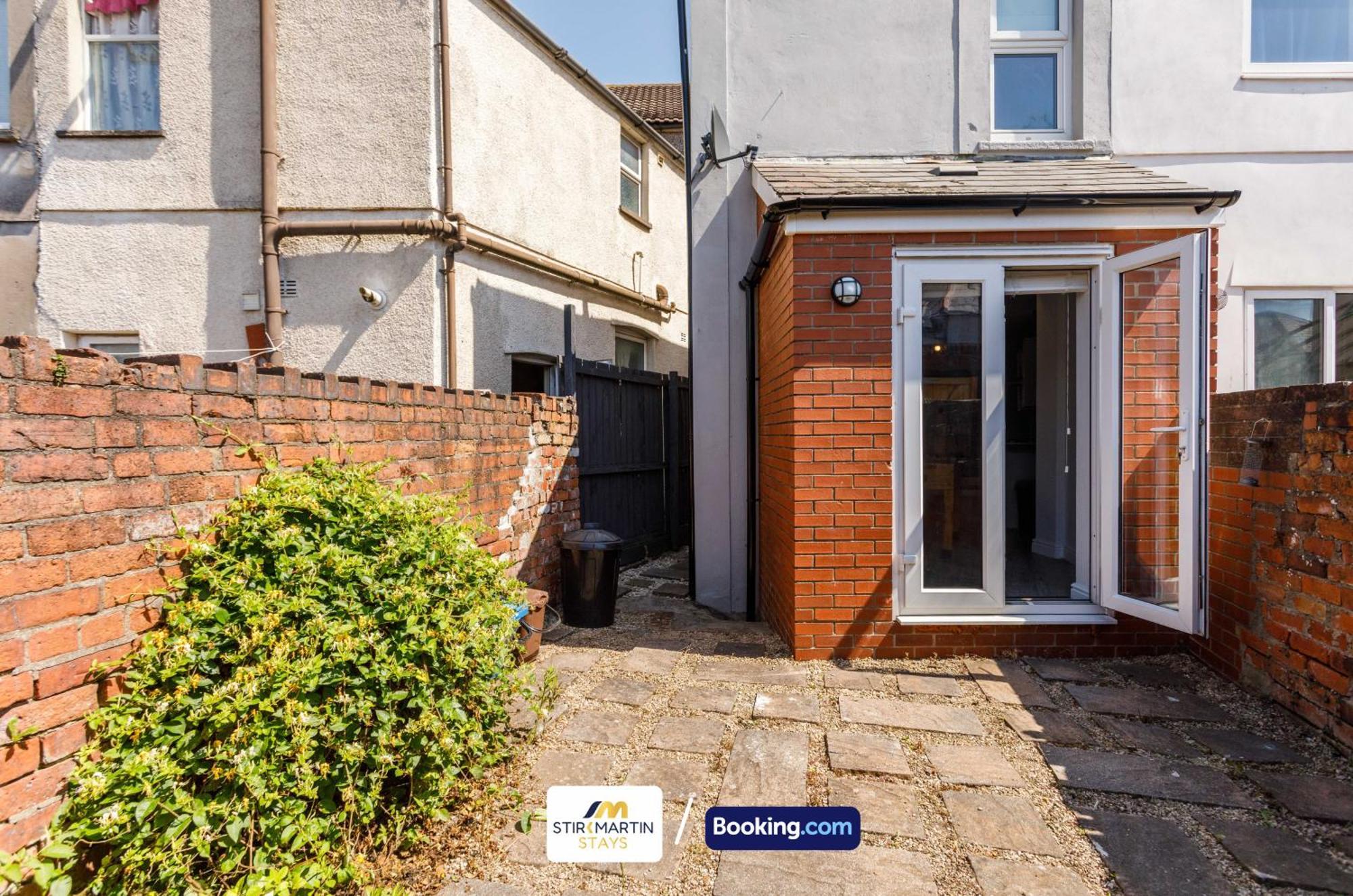Comfy 3Bed House By Stirkmartin Stays Short Lets & Serviced Accommodation Cardiff With Free Parking & 8Mins To City Centre Экстерьер фото