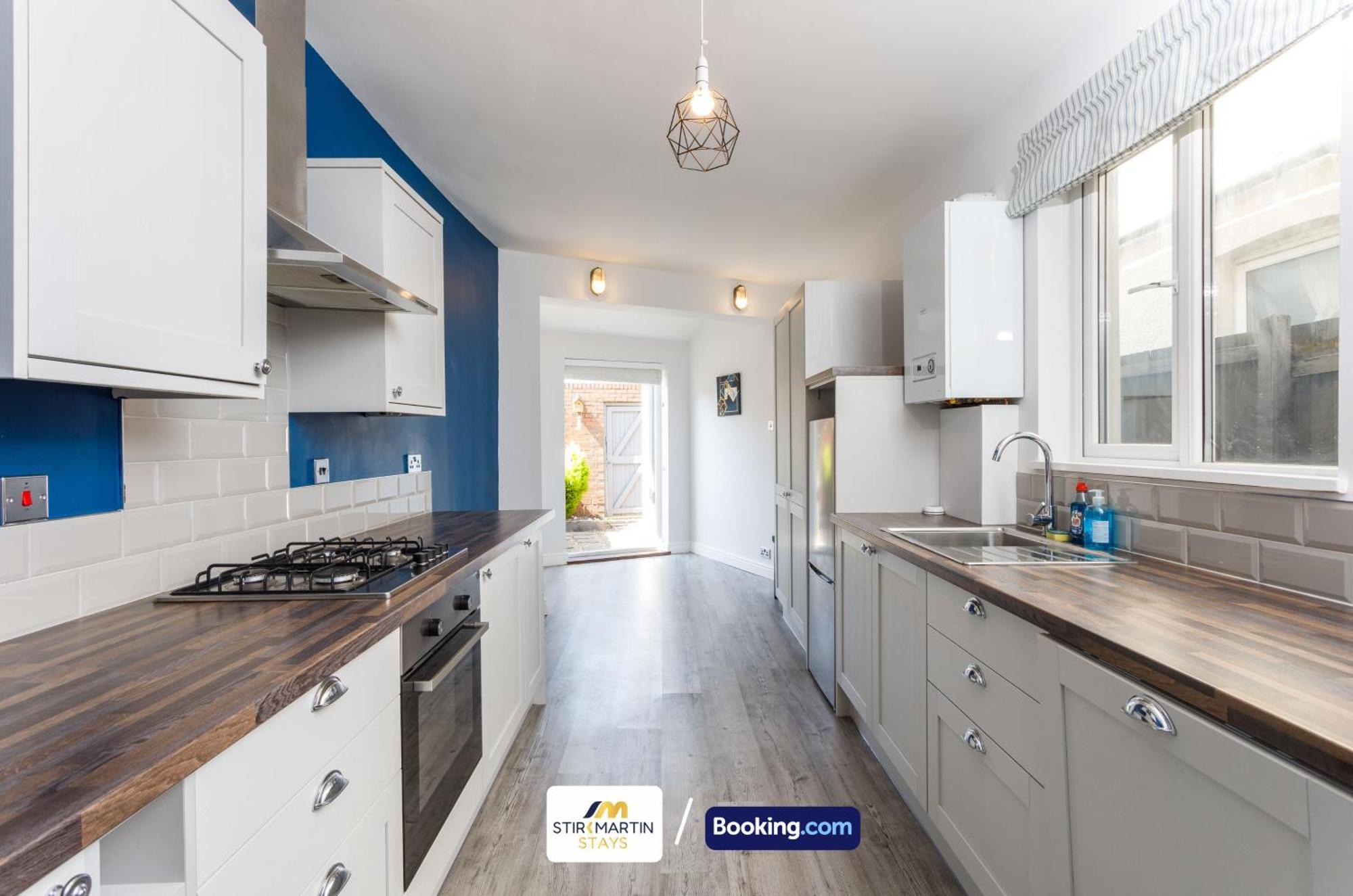 Comfy 3Bed House By Stirkmartin Stays Short Lets & Serviced Accommodation Cardiff With Free Parking & 8Mins To City Centre Экстерьер фото