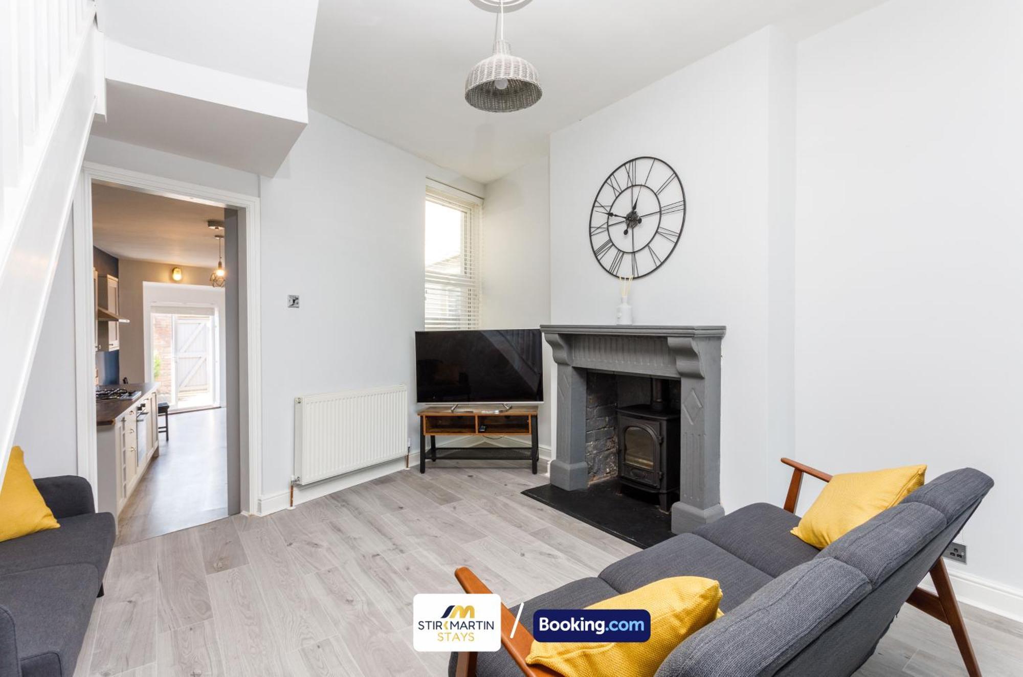 Comfy 3Bed House By Stirkmartin Stays Short Lets & Serviced Accommodation Cardiff With Free Parking & 8Mins To City Centre Экстерьер фото