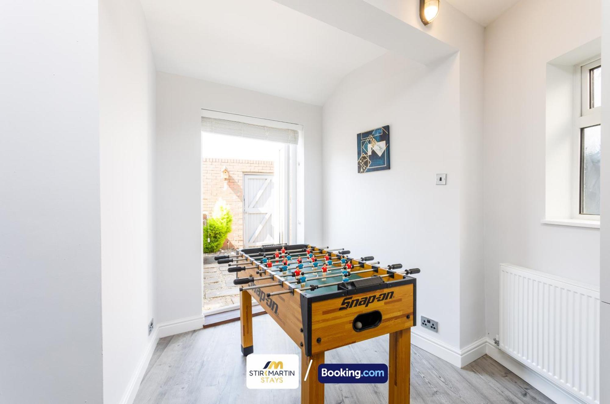 Comfy 3Bed House By Stirkmartin Stays Short Lets & Serviced Accommodation Cardiff With Free Parking & 8Mins To City Centre Экстерьер фото